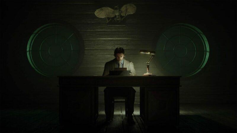 Alan Wake at his desk in Alan Wake 2